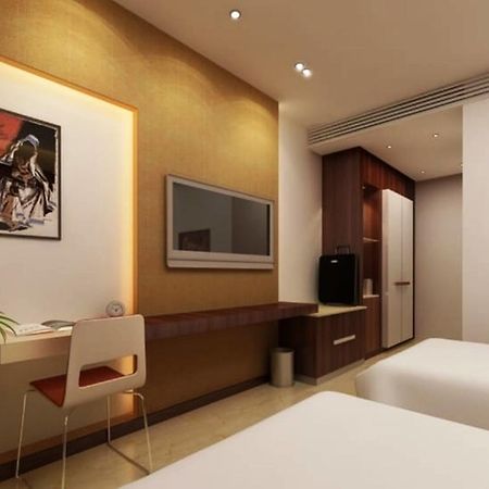 Hotel Vipul Grand Gurgaon Buitenkant foto