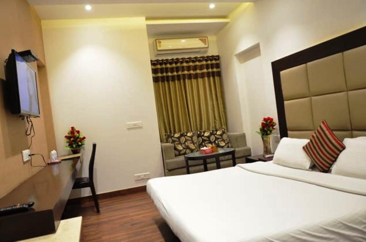 Hotel Vipul Grand Gurgaon Buitenkant foto