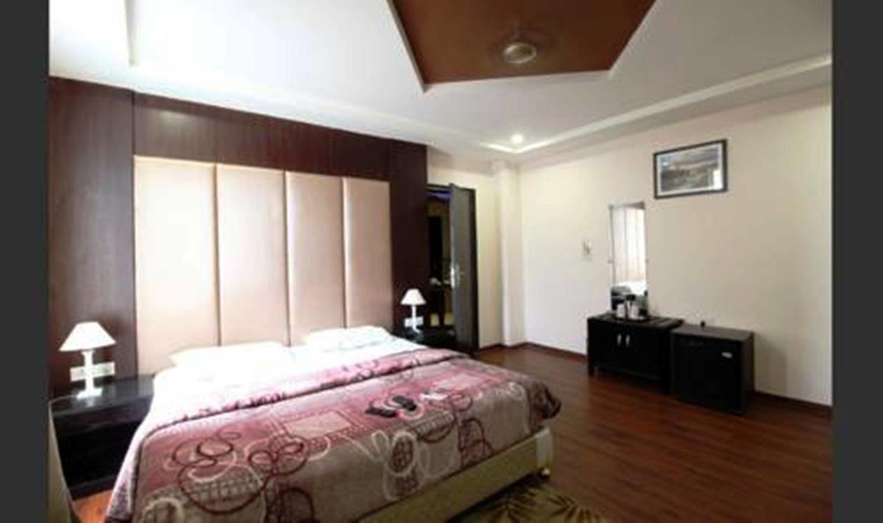 Hotel Vipul Grand Gurgaon Buitenkant foto