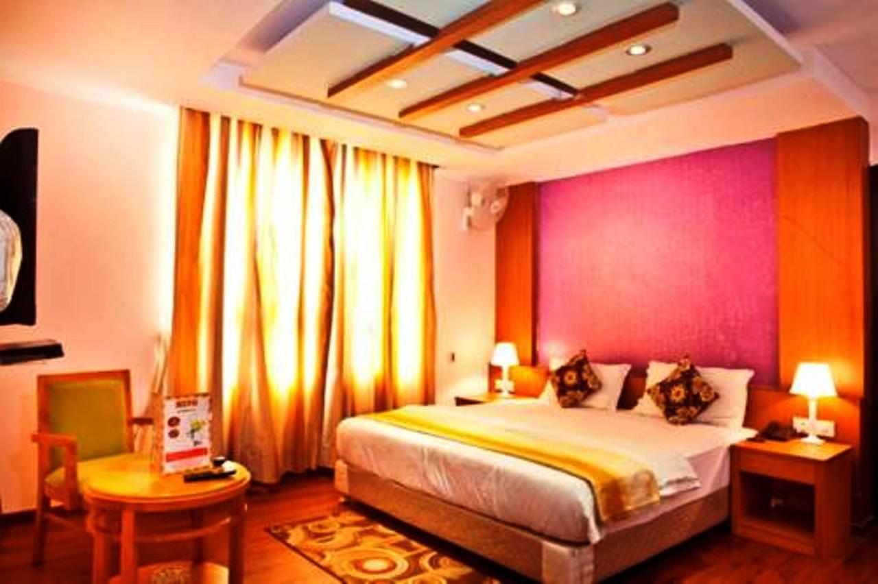 Hotel Vipul Grand Gurgaon Buitenkant foto