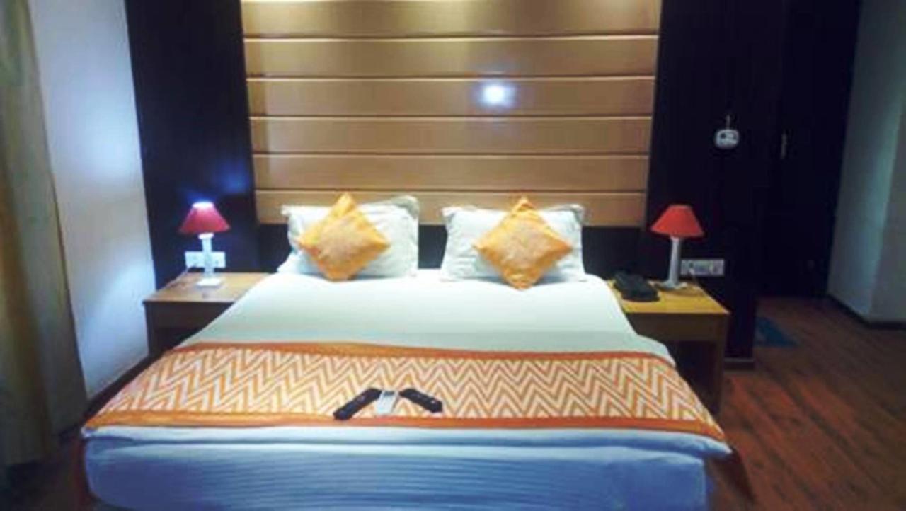 Hotel Vipul Grand Gurgaon Buitenkant foto