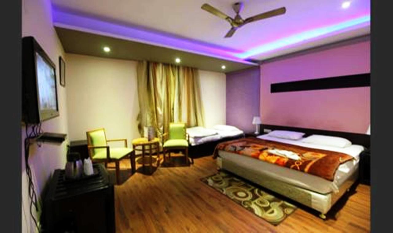 Hotel Vipul Grand Gurgaon Buitenkant foto