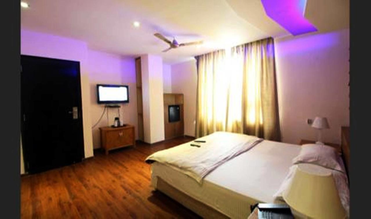 Hotel Vipul Grand Gurgaon Buitenkant foto