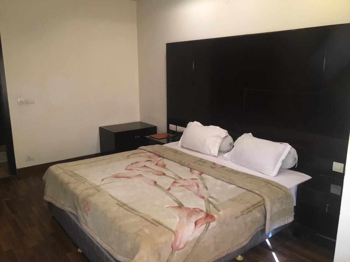Hotel Vipul Grand Gurgaon Buitenkant foto