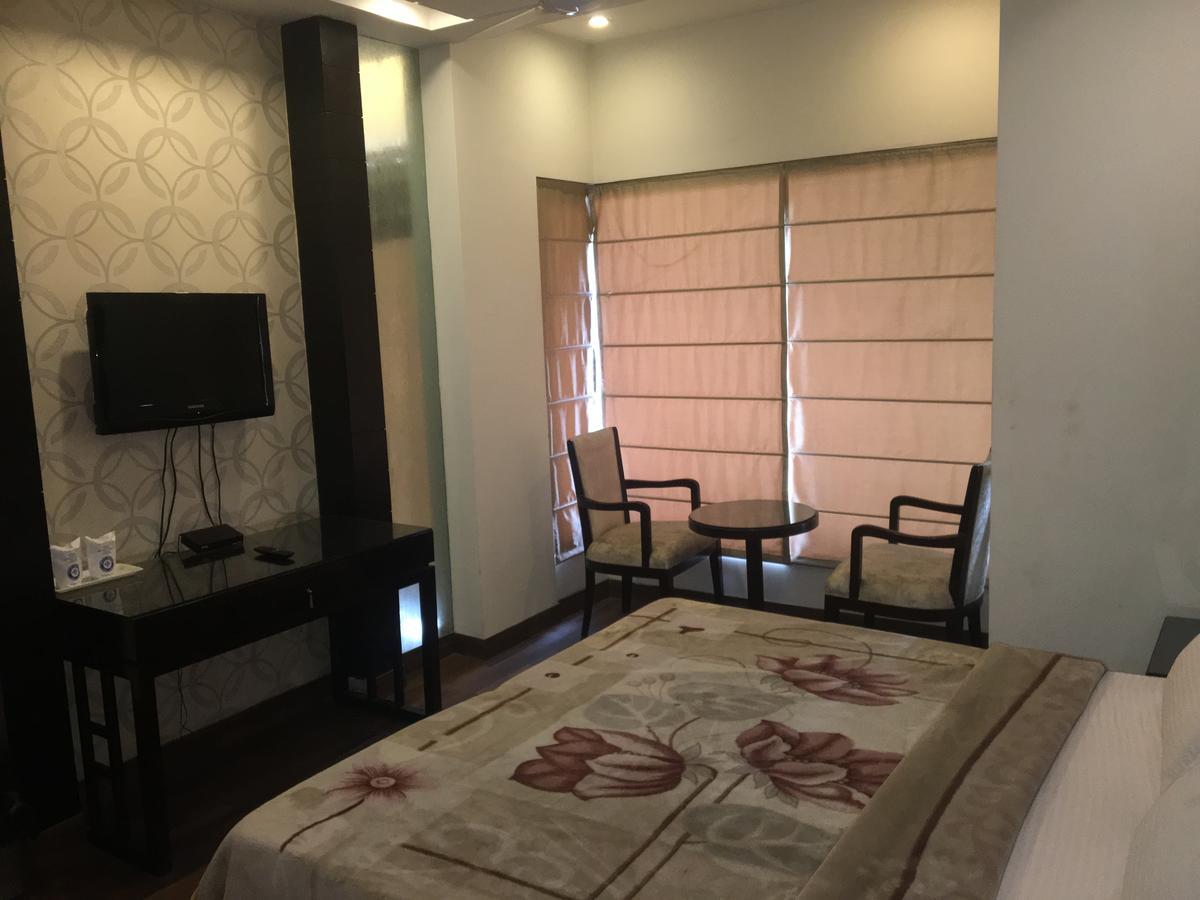Hotel Vipul Grand Gurgaon Buitenkant foto